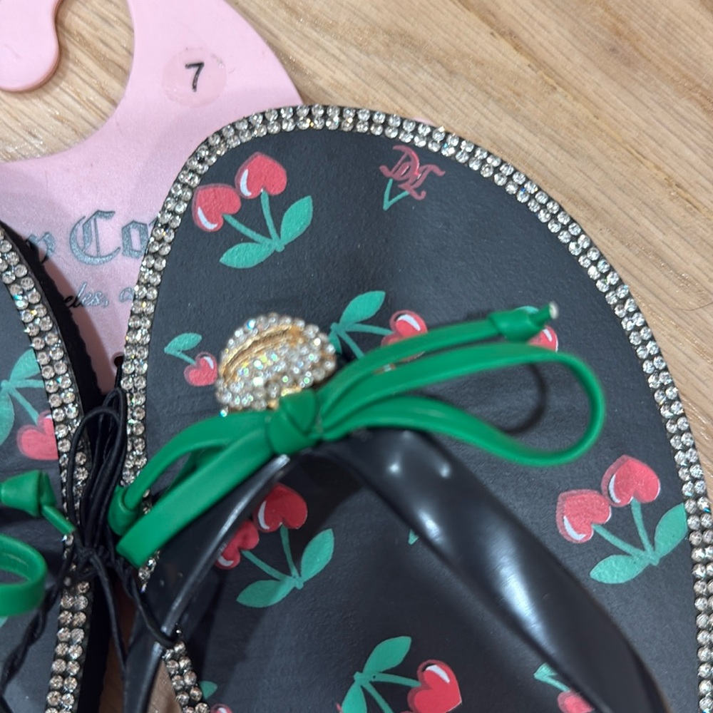 Juicy Couture Black and Green Cherry Sandals NWT SIZE 7 - Picture 2 of 3